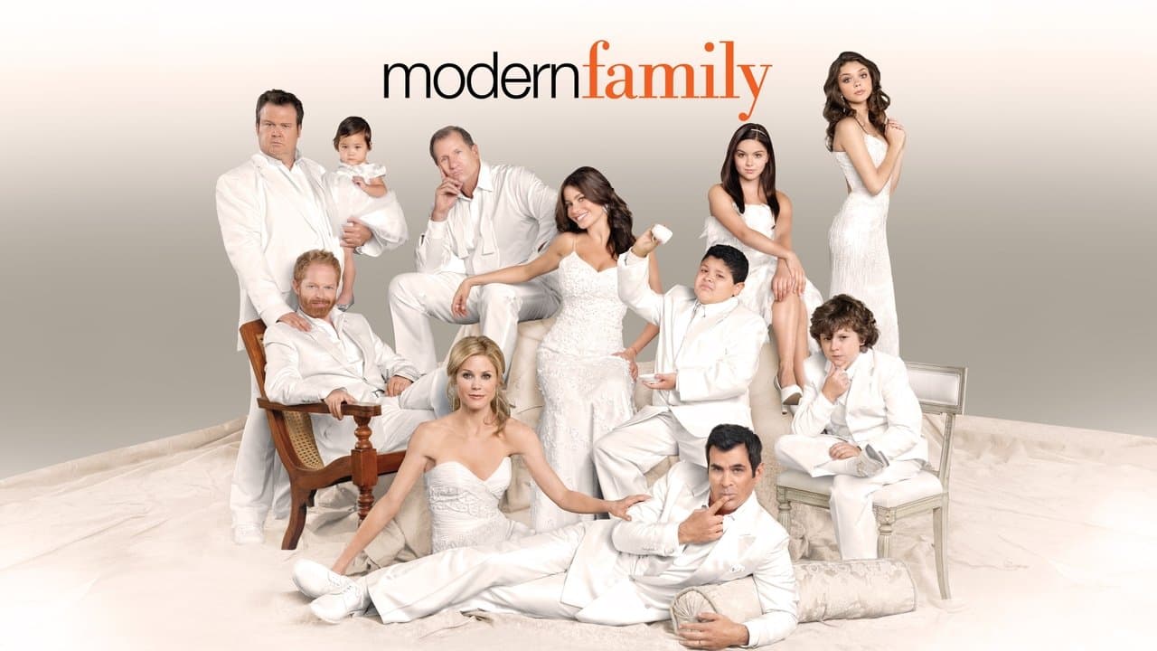 Modern Family — backdrops with title 3