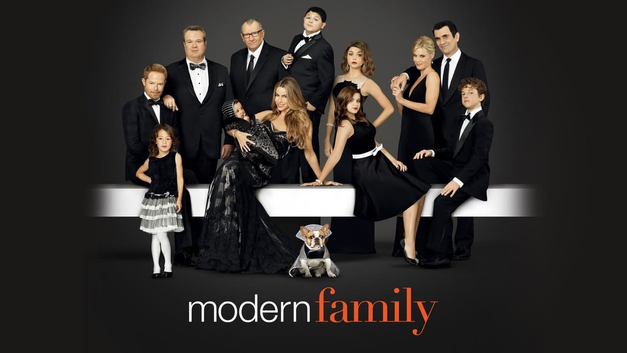 Modern Family — backdrops with title 5