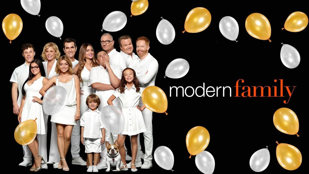 Modern Family — backdrops with title 1