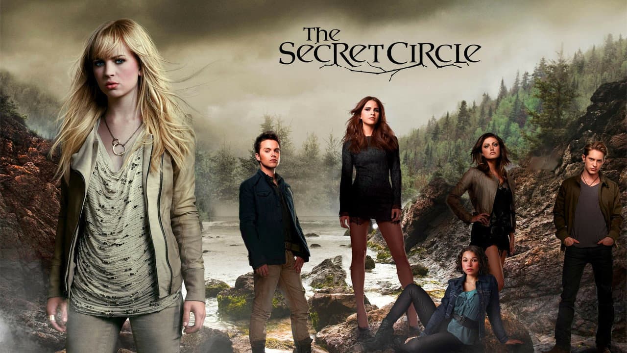The Secret Circle — backdrops with title 3