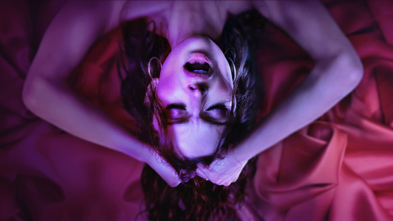 Sex/Life — backdrops 5