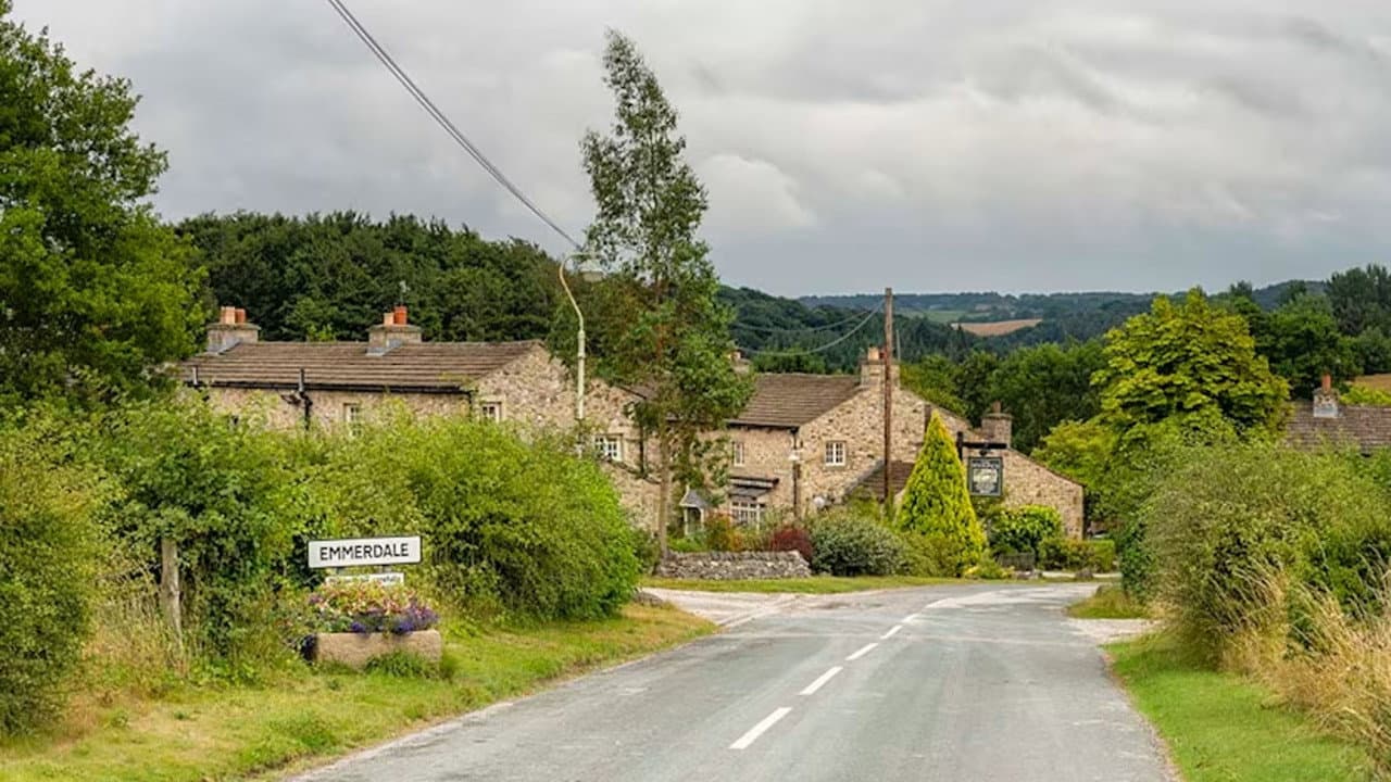 Emmerdale — backdrops 2
