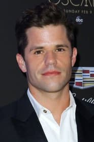 Photo of Charlie Carver