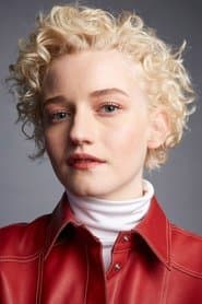 Photo of Julia Garner