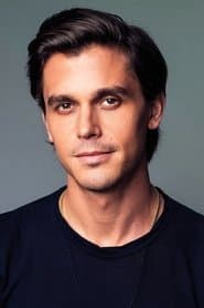 Photo of Antoni Porowski